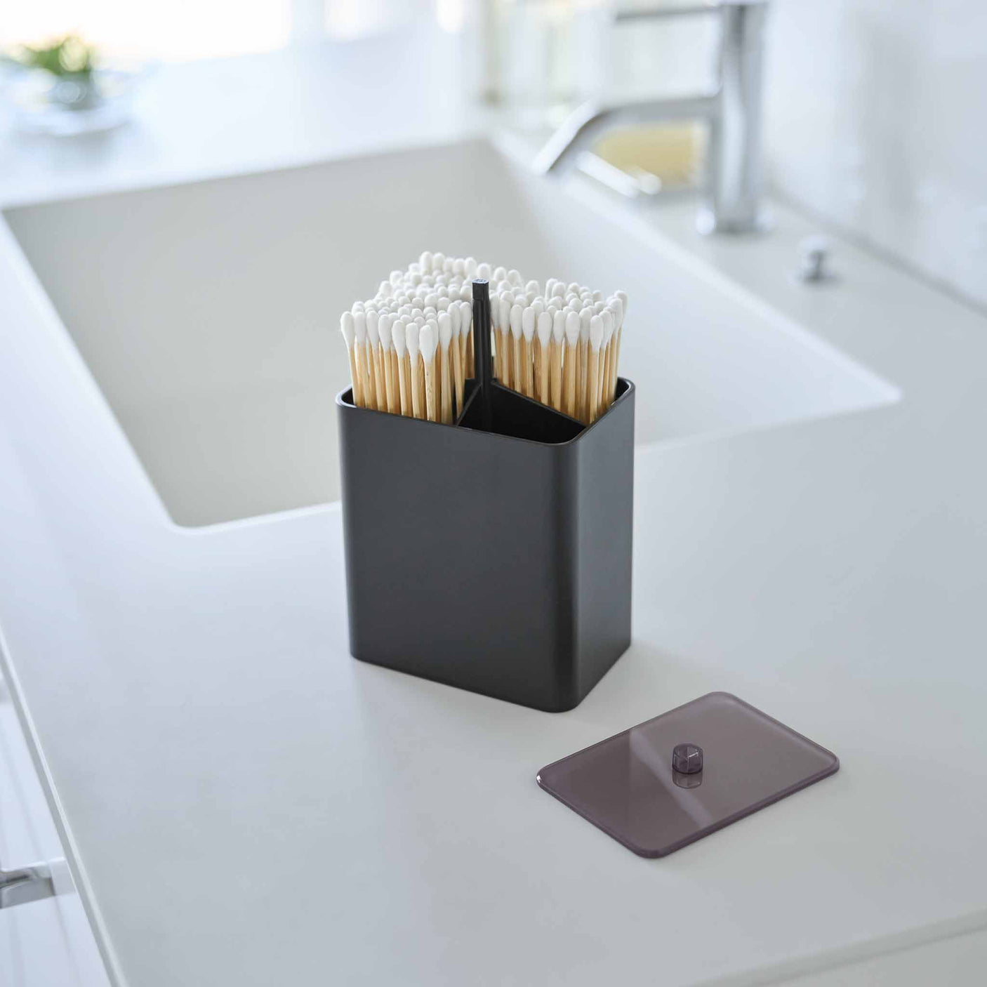 • sort oppbevaringsboks bad