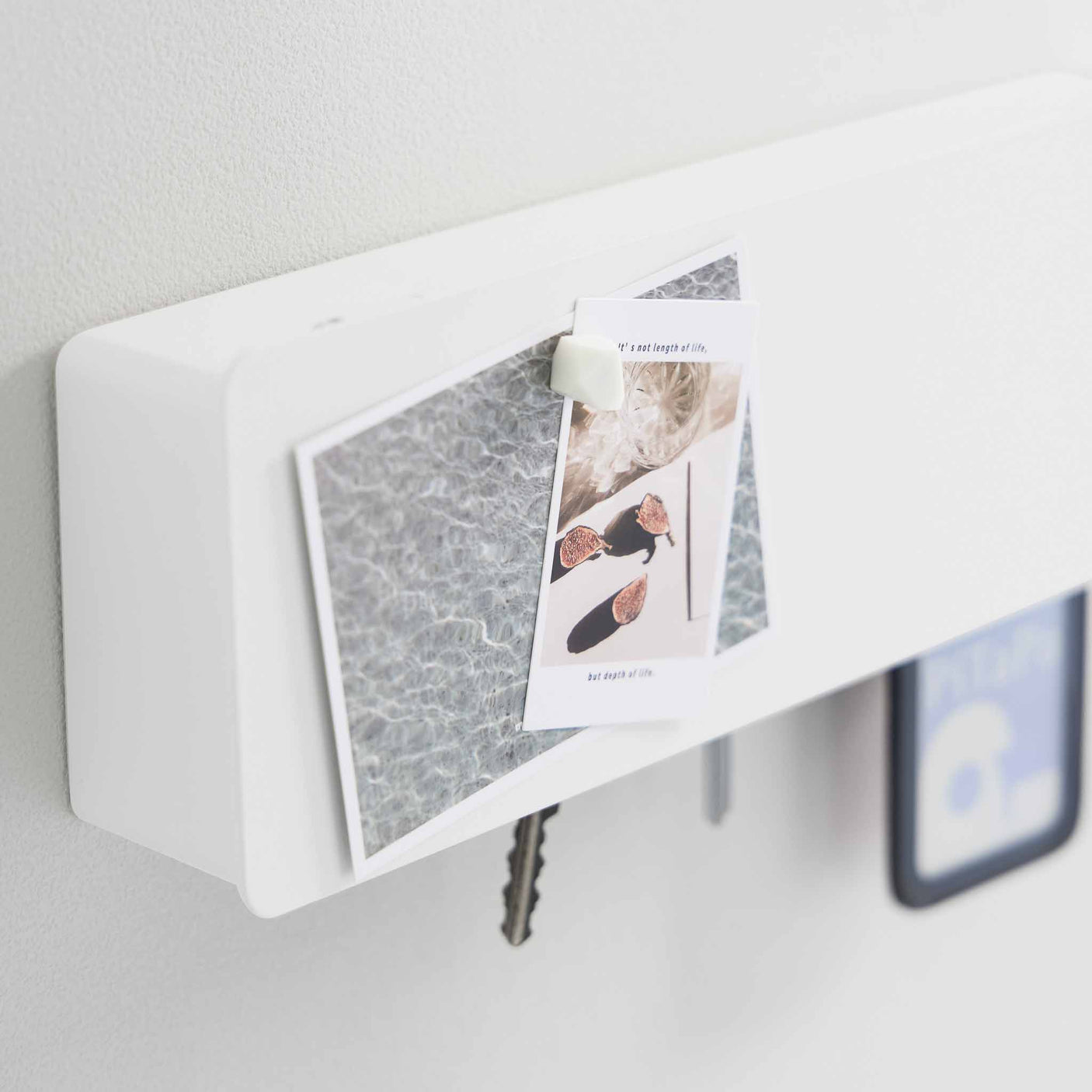 Nøkkelskap til vegg med åtte justerbare kroker for ryddig entré