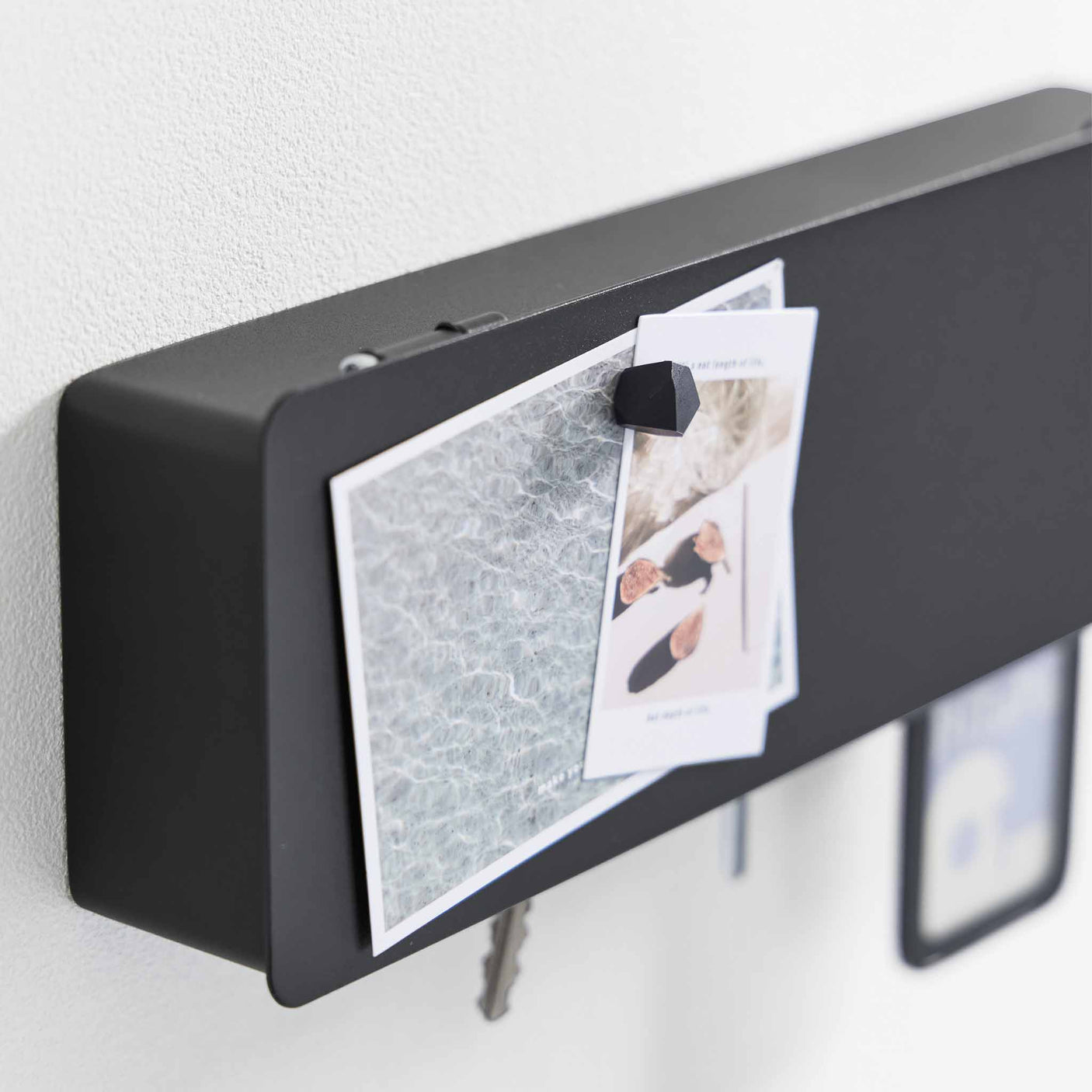 Matt sort nøkkelboks til vegg for ryddig oppbevaring i entré