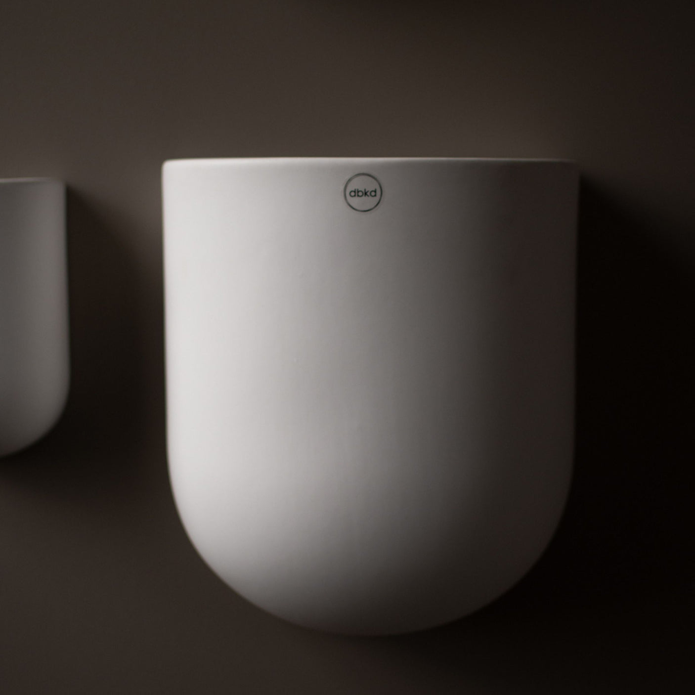 Moderne vegghengt potte med tidløst, skandinavisk uttrykk.