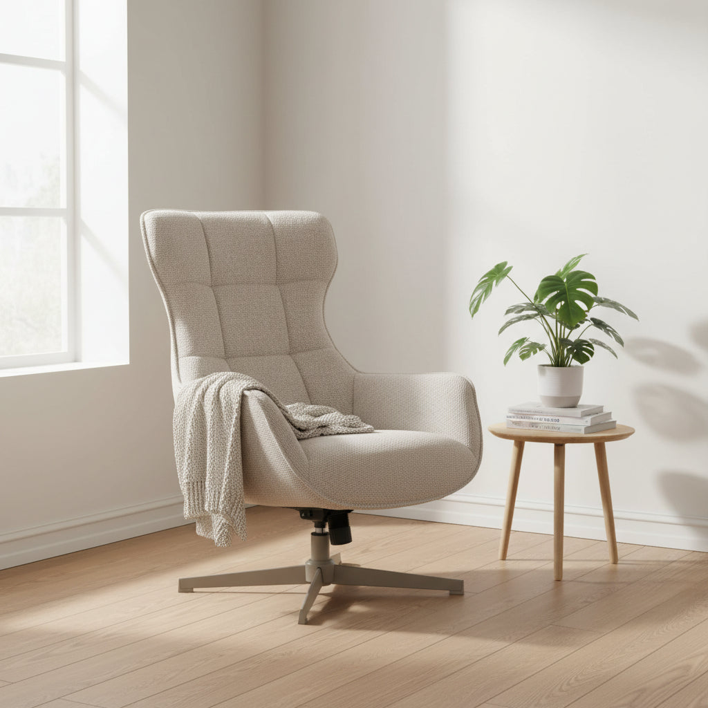 Turin Lounge Stol i naturel tekstil sett fra siden med svingfunksjon.