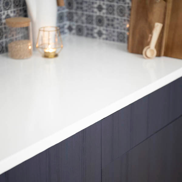 Vareprøve: Uni lack hvit høyglans kontaktplast