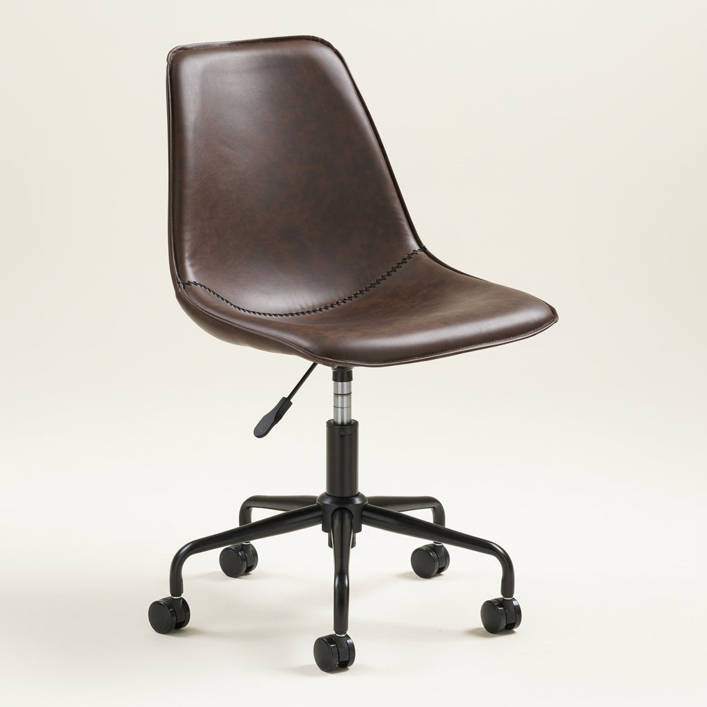 House Nordic Monaco kontorstol i brun PU-skinn med sorte metallben og hjul – justerbar og komfortabel.