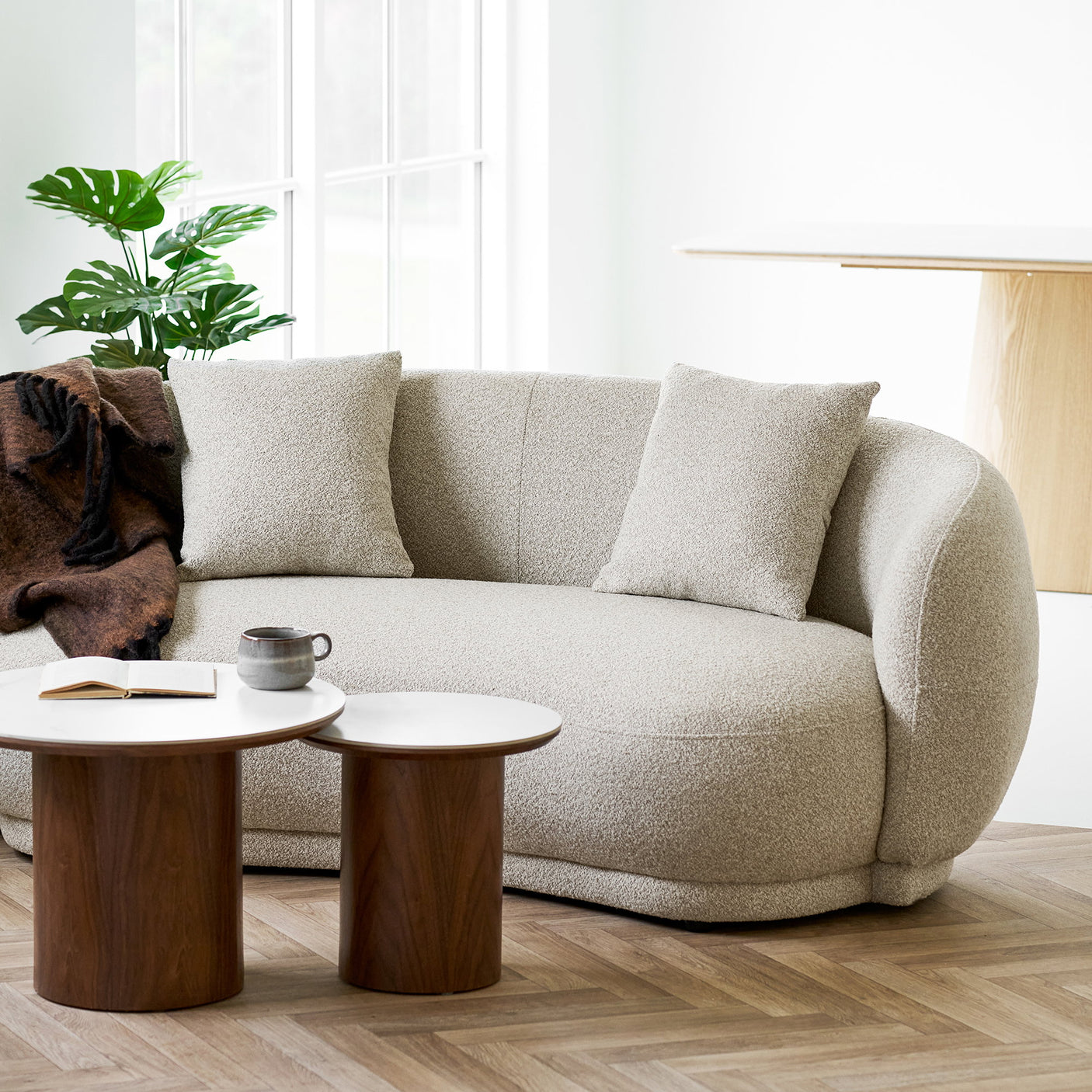 Hawkes 2,5-seters sofa sand – leveres ferdig montert