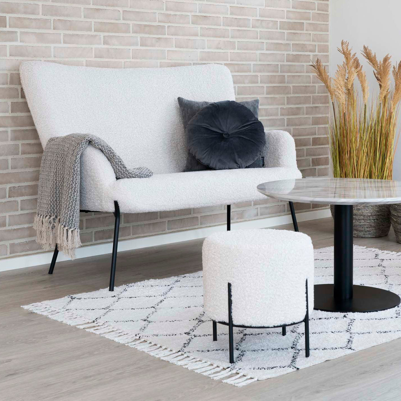 Detaljbilde av myk hvit teddytekstur på Alford puff