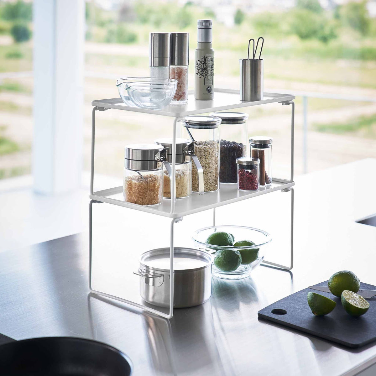 Yamazaki TOWER stablehylle med opphøyd kant