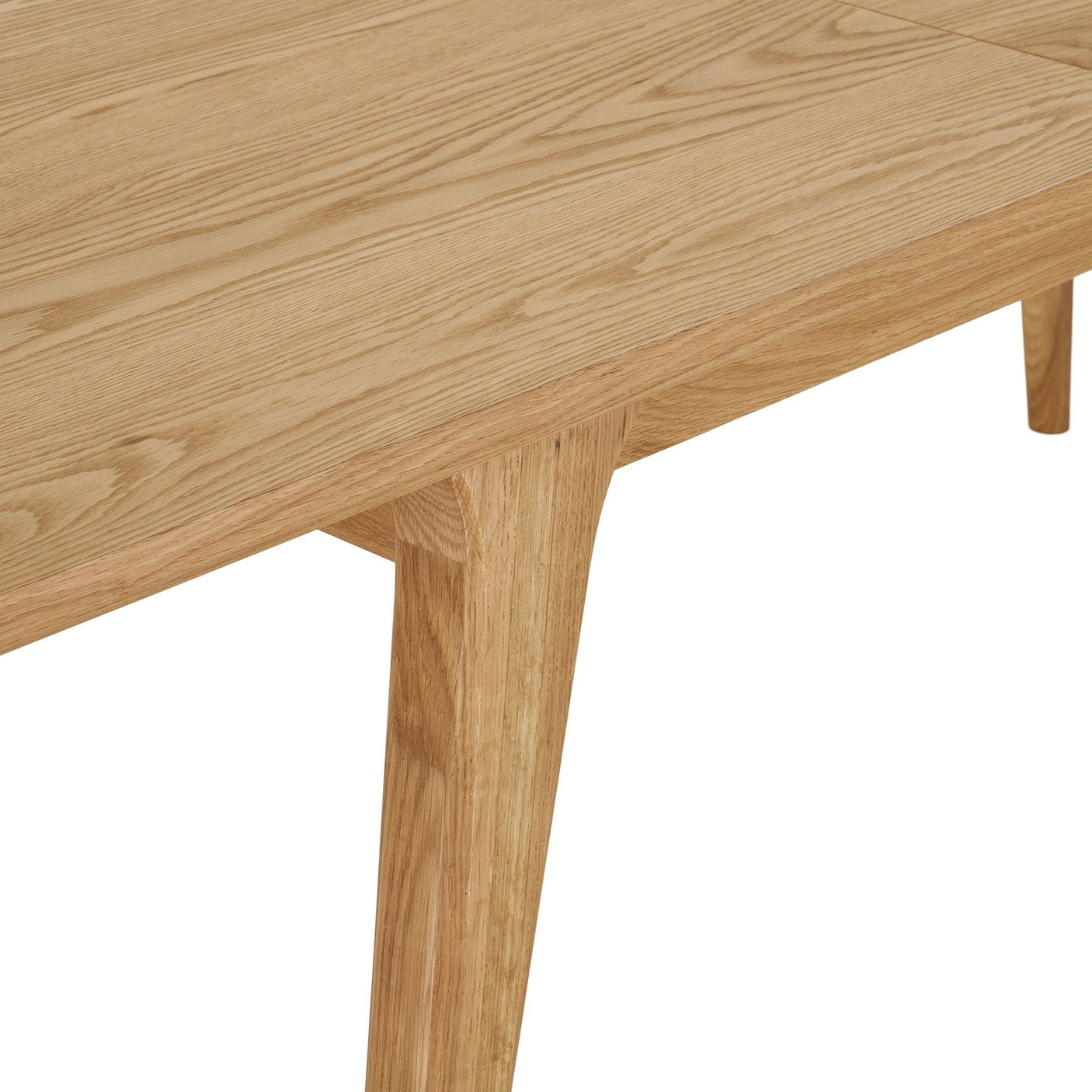 Darwin spisebord 180 til 230 cm med naturlig finish og håndværksdetaljer, kvadratisk bordplade