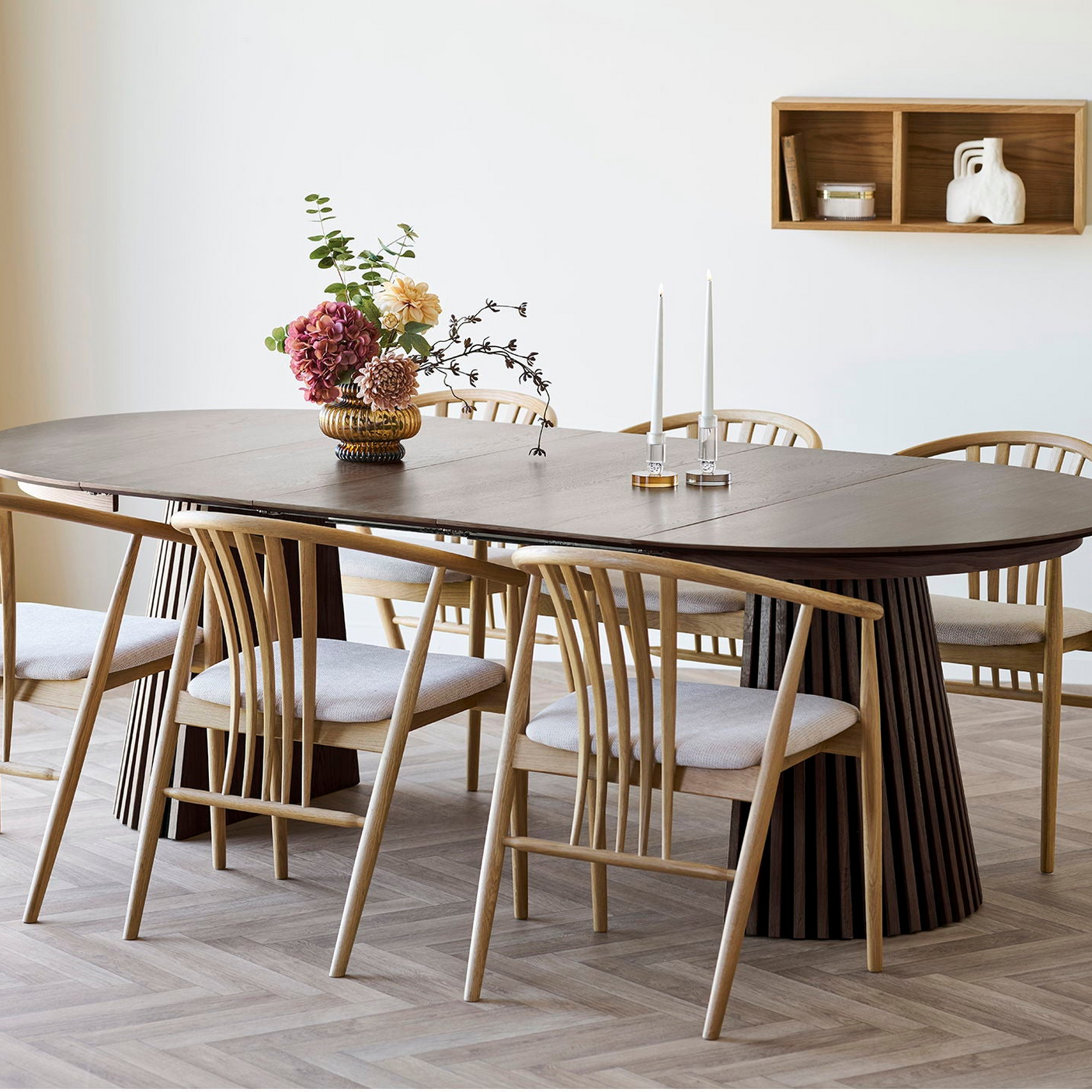 Osaka spisebord smoked oak veneer, uttrekkbart 120-240 cm