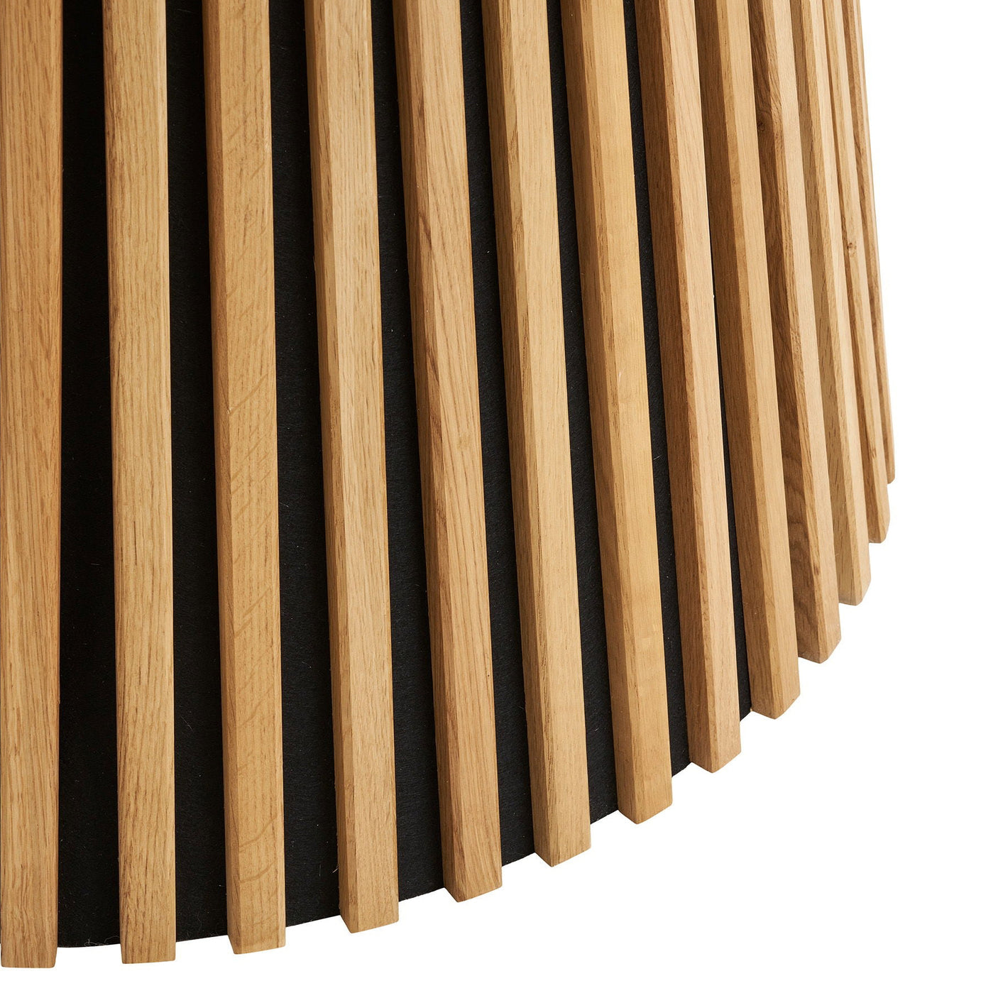 "Kvadratisk produktfoto av Osaka spisebord natur 140 cm med dekorativ sokkel"