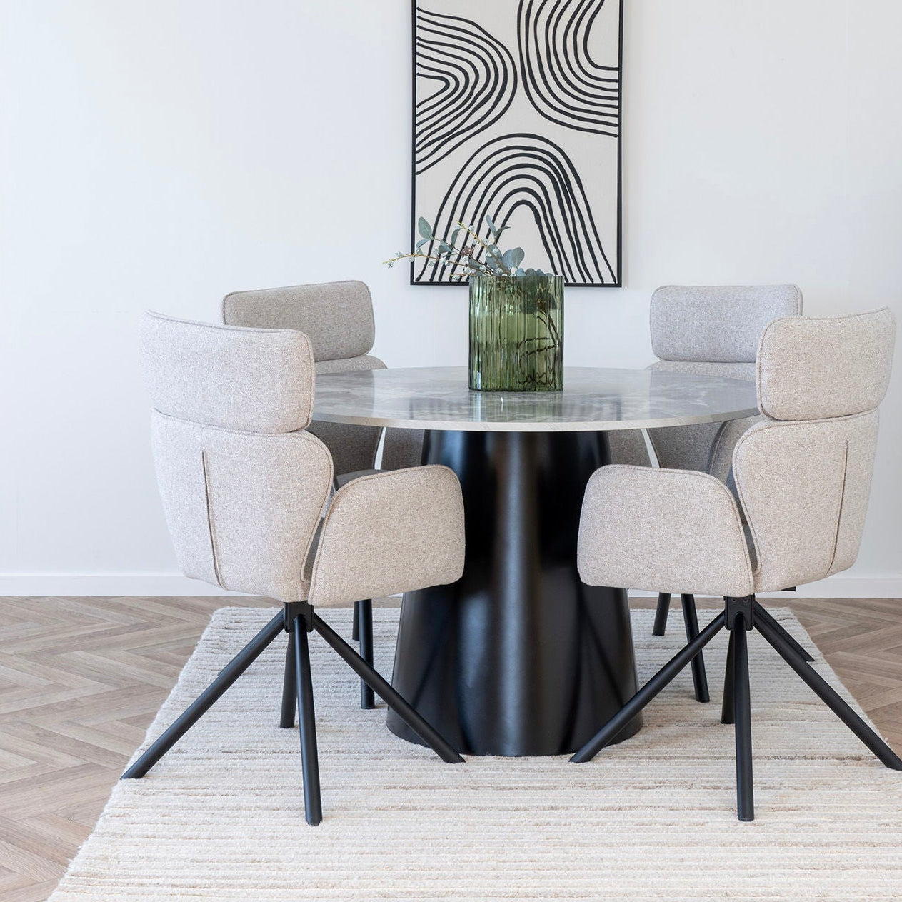 Rundt spisebord 120 cm i grå marmorfinish og sort understell – kvadratisk format