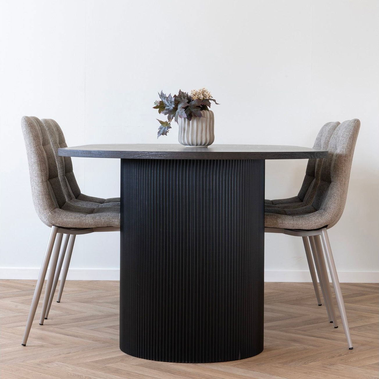 "Ovalt spisebord mørk brun 210 cm med søyleben kvadratisk bilde"