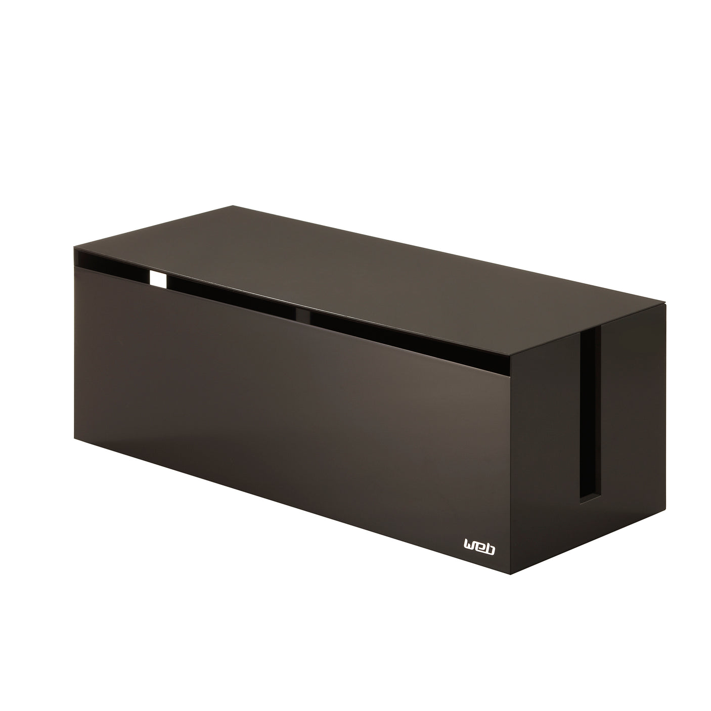 Ryddig kabellagring i stilren brun oppbevaringsboks.