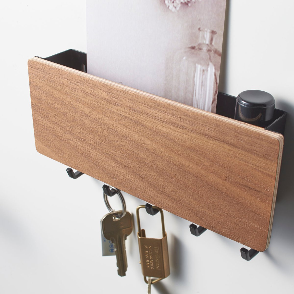 Magnetisk veggmontert nøkkelholder sort - Lindas Dekor