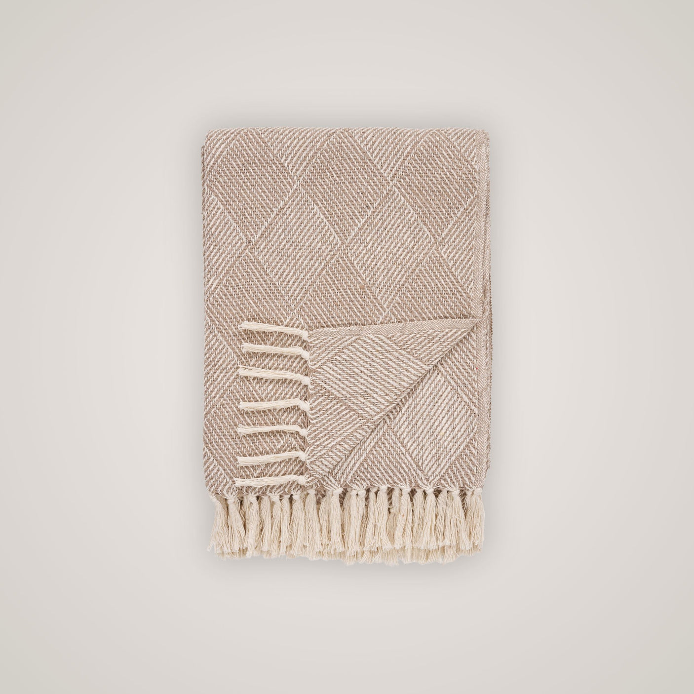 Bursa pledd tilfører et lunt og varmt preg til stuen, og passer til hytten og hjemmet.