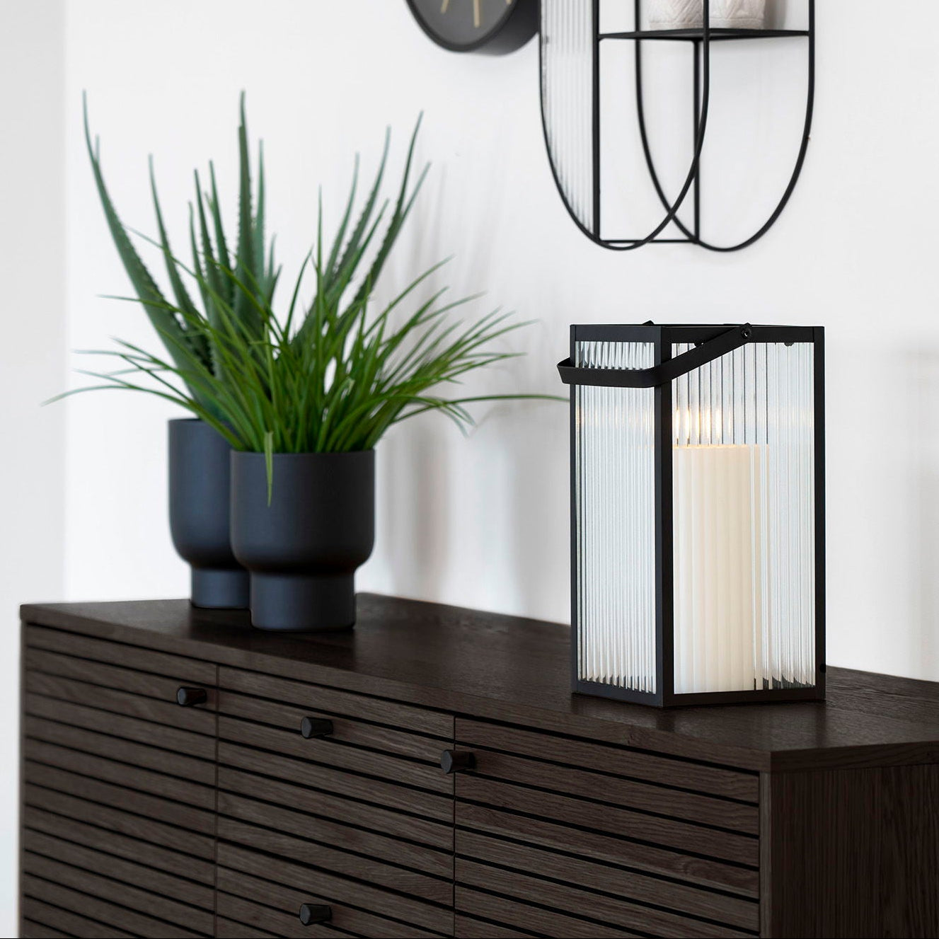 Kyoto sidebord med dekorative elementer i moderne interiør