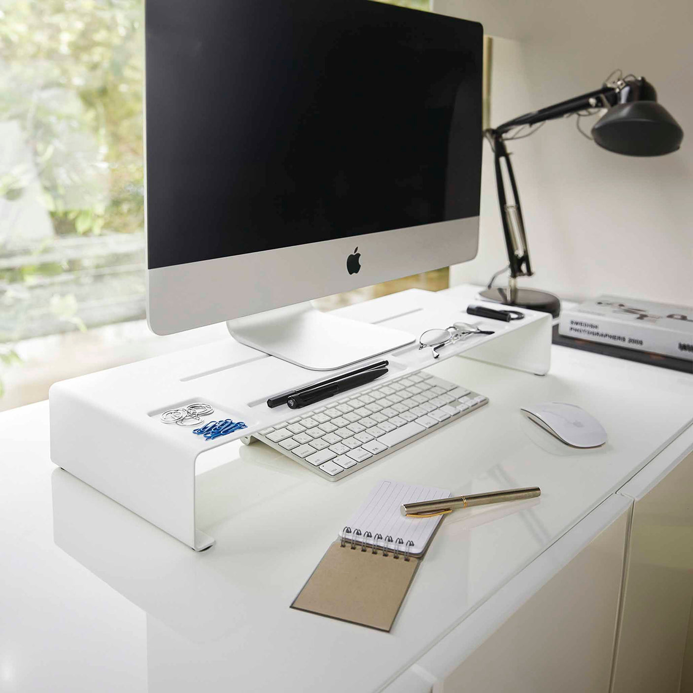 Minimalistisk skjermstativ i stÄl til hjemmekontor