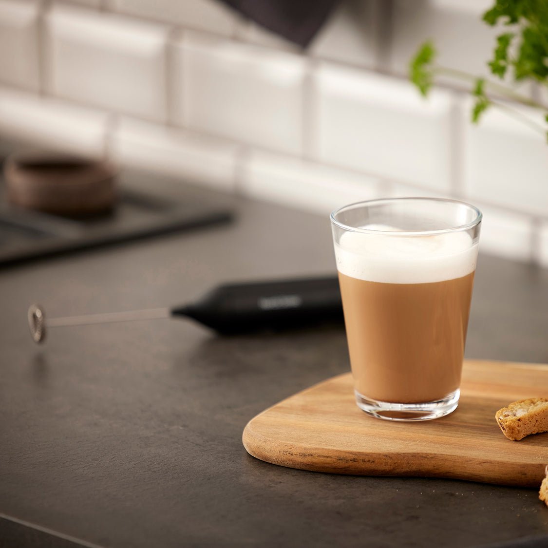 Elektrisk melkeskummer til cappuccino og latte