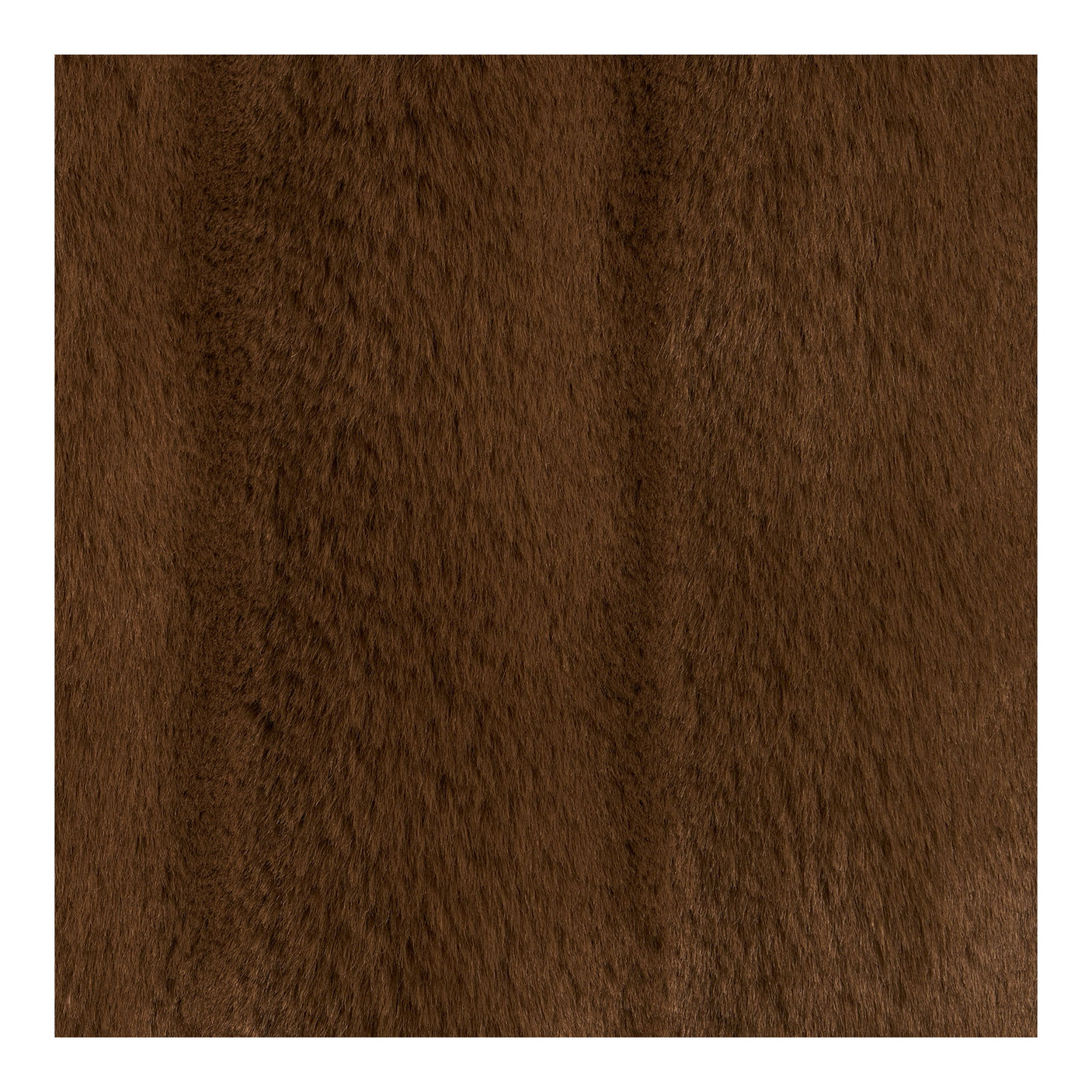 Nærbilde av Galena pute – brun kunstpels med myk struktur