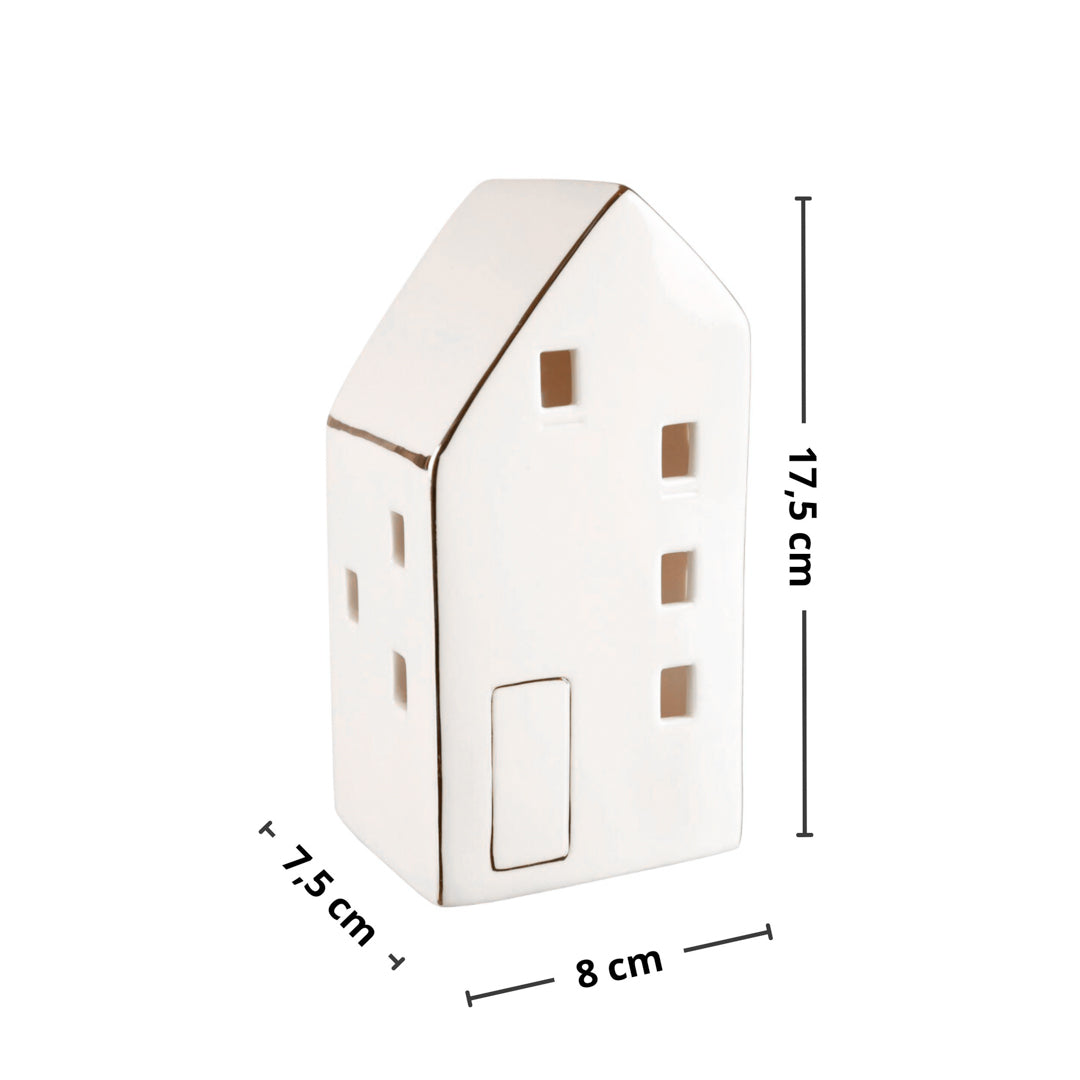 Høyt hvitt keramikkhus med vinduer og mål: 17,5 x 8 x 7,5 cm.