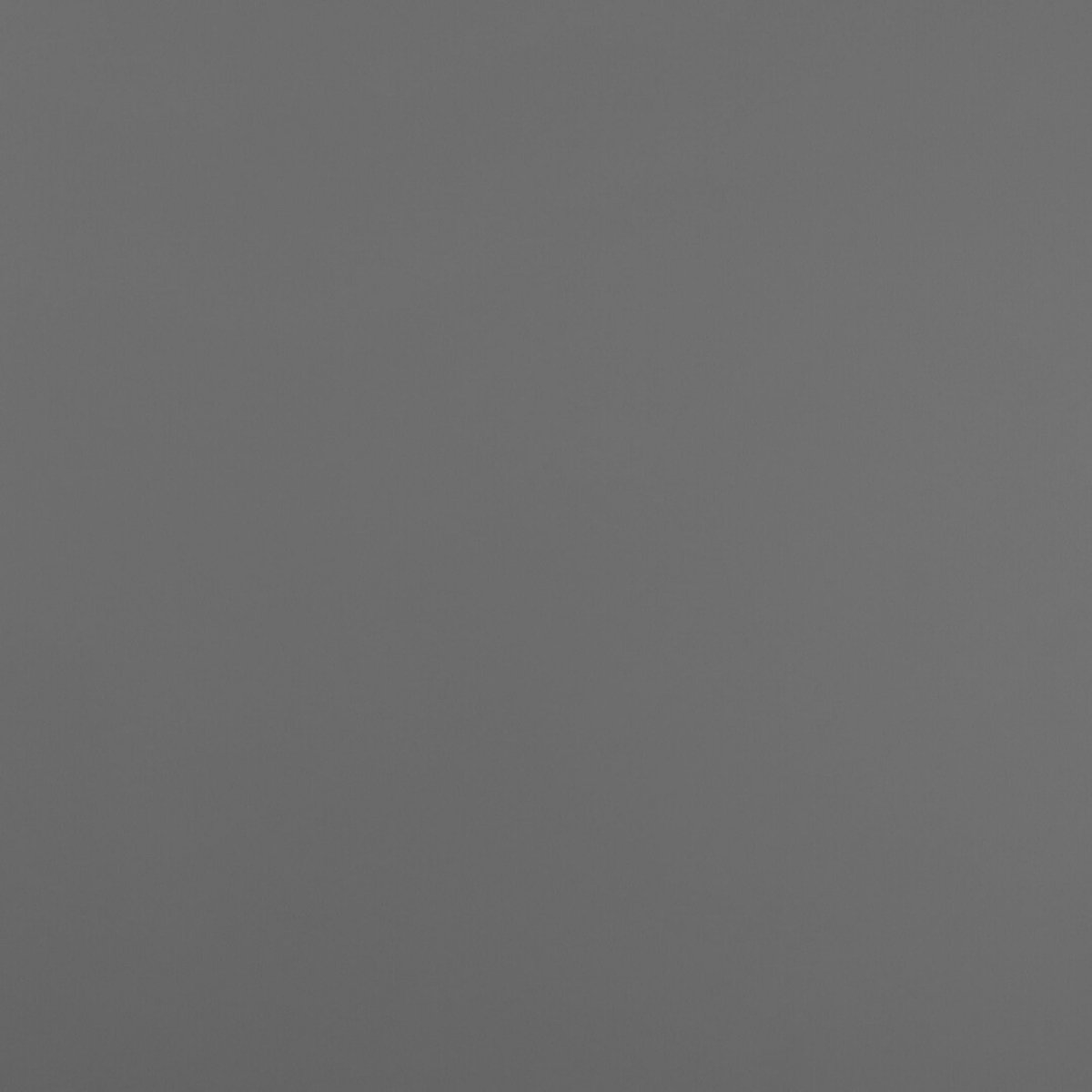 Nærbilde av charcoal grey supermatt kontaktplast overflate