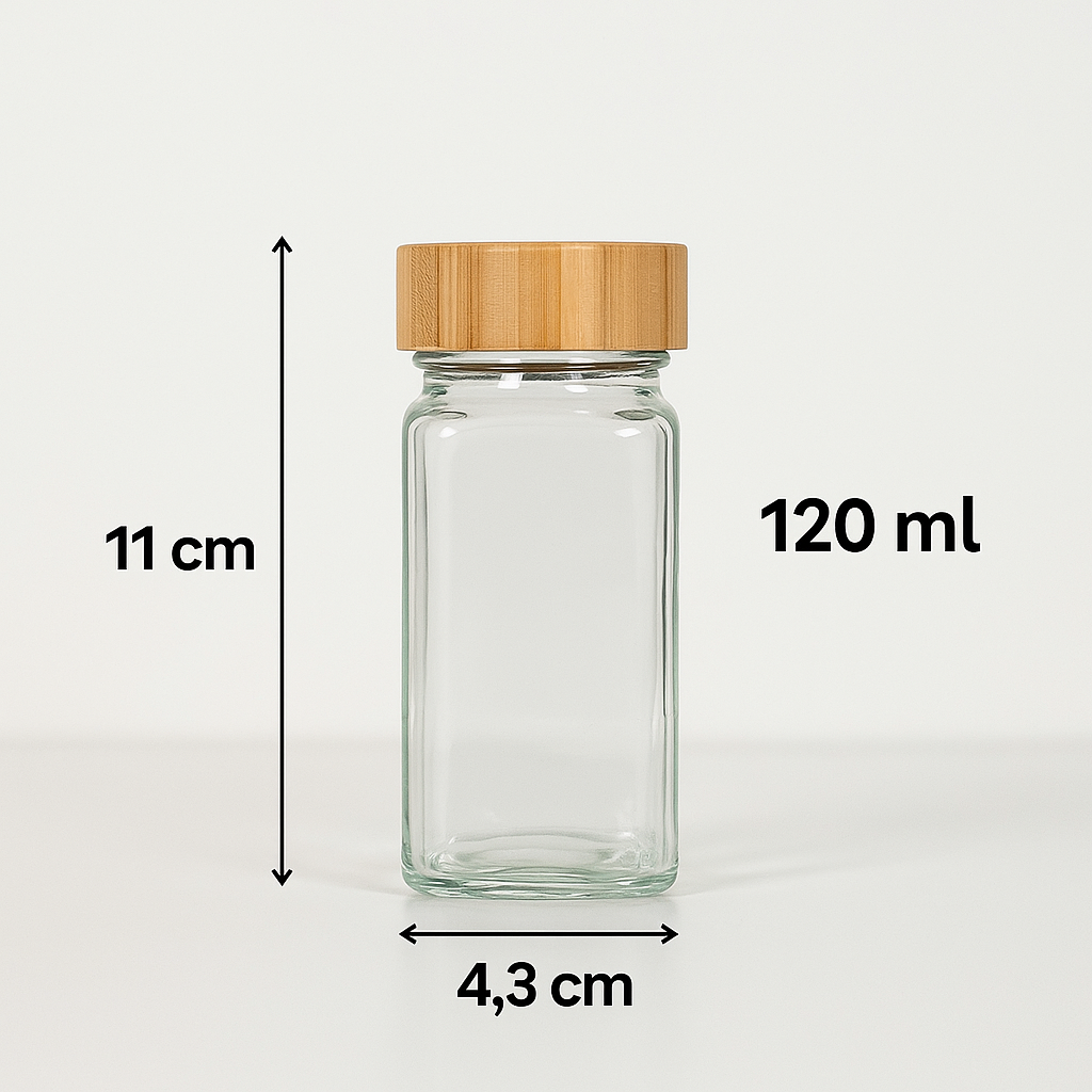 Krydderglass 11 cm høyt og 4,3 cm bredt, rommer 120 ml, med bambuslokk mot lys bakgrunn.