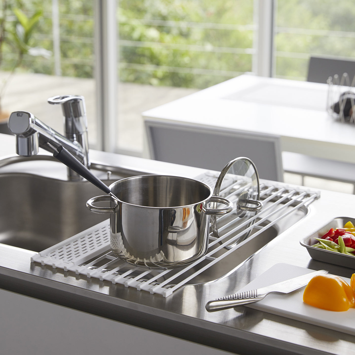 Elegant tørkeflate for kopper og glass i sammenleggbar utførelse.