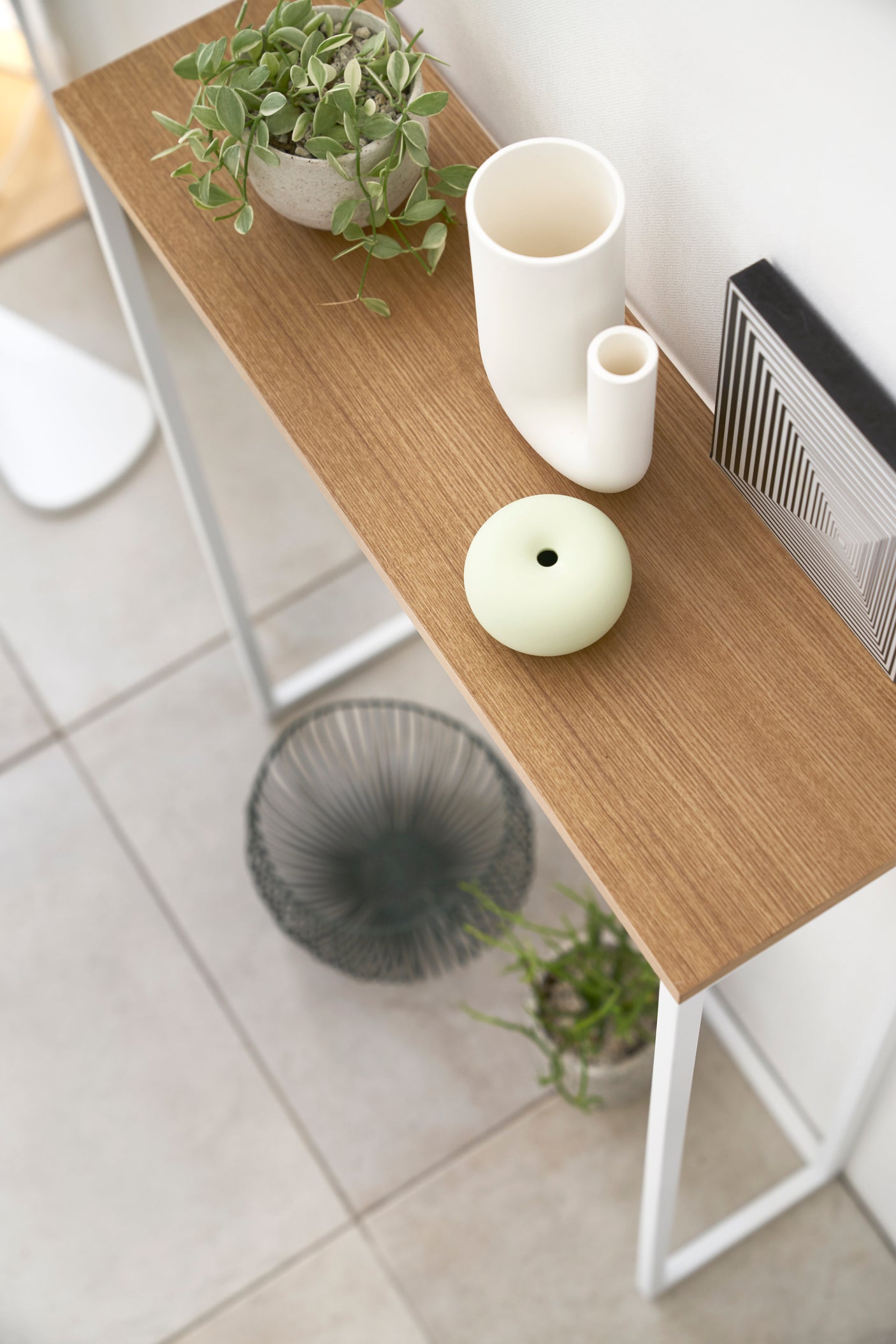 Perfekt for Ă„ holde nĂžkler, planter eller pyntegjenstander.