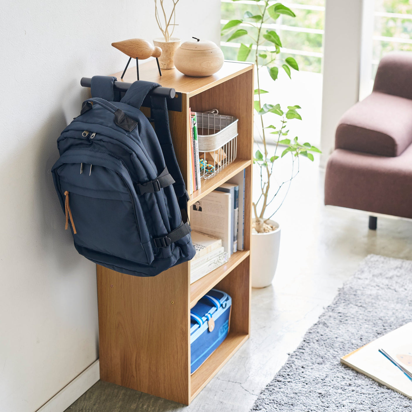 Praktisk henger for sekker, handleposer og klær.