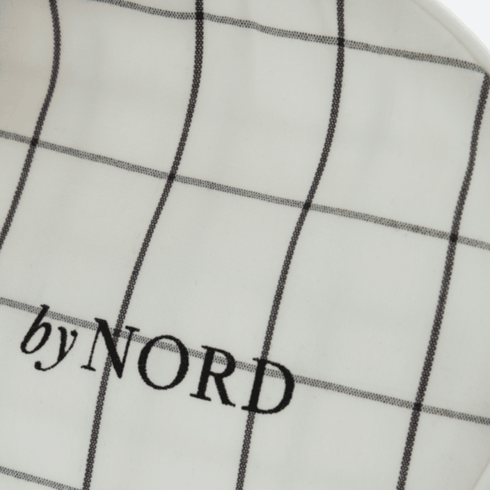 Lett og behagelig sovemaske for hjemmebruk og reiser.