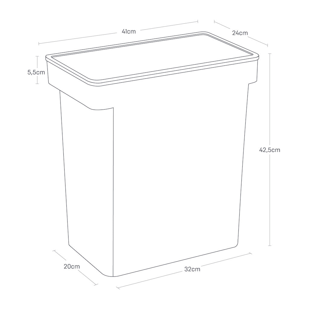 Fôrbeholder med tettsittende lokk for å bevare friskhet.