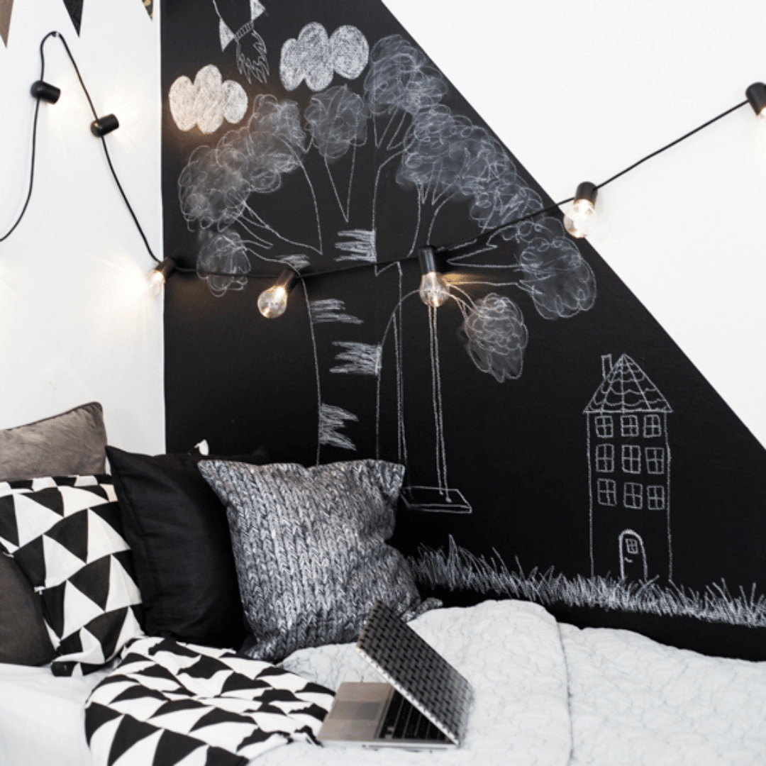 Tavlefolie 45 cm x 1,5 meter er en bestselger som passer godt for å fornye og skape orden i hjemmet. Passer også godt på barnerommet.