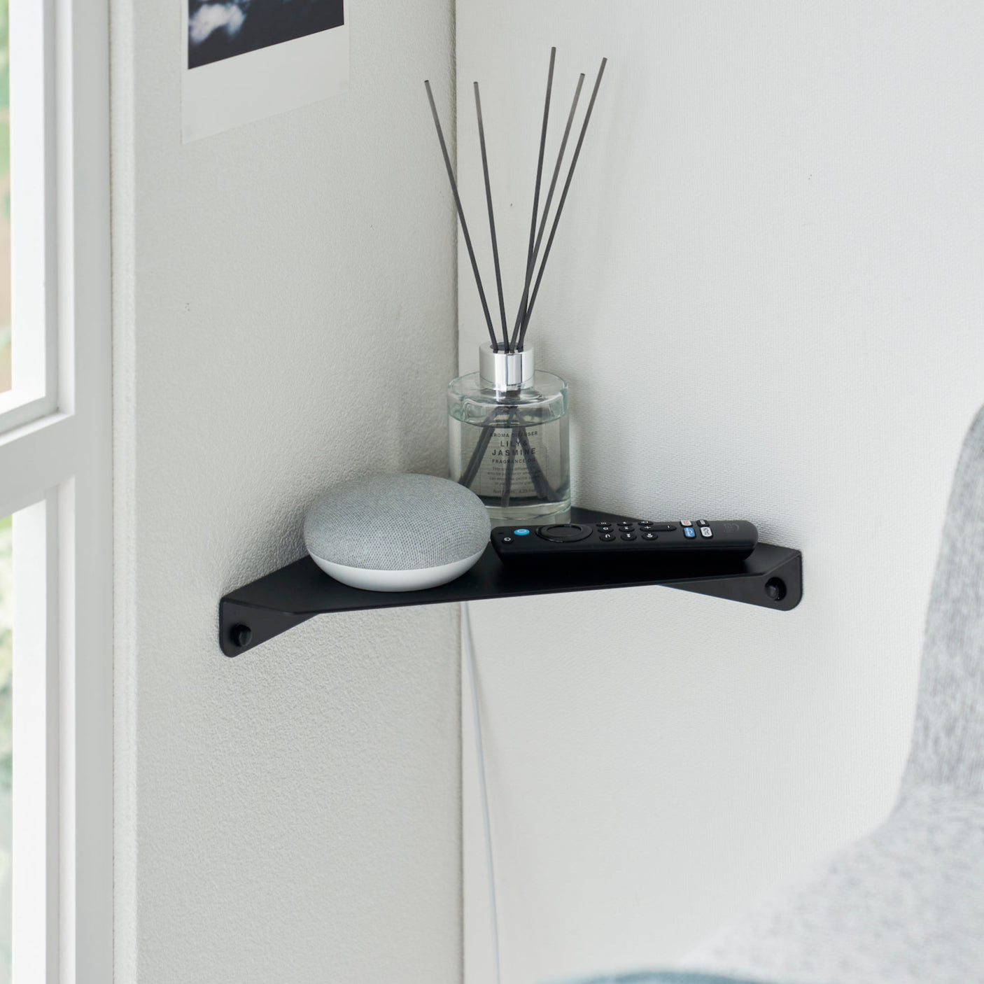 Perfekt nattbordshylle for små rom.