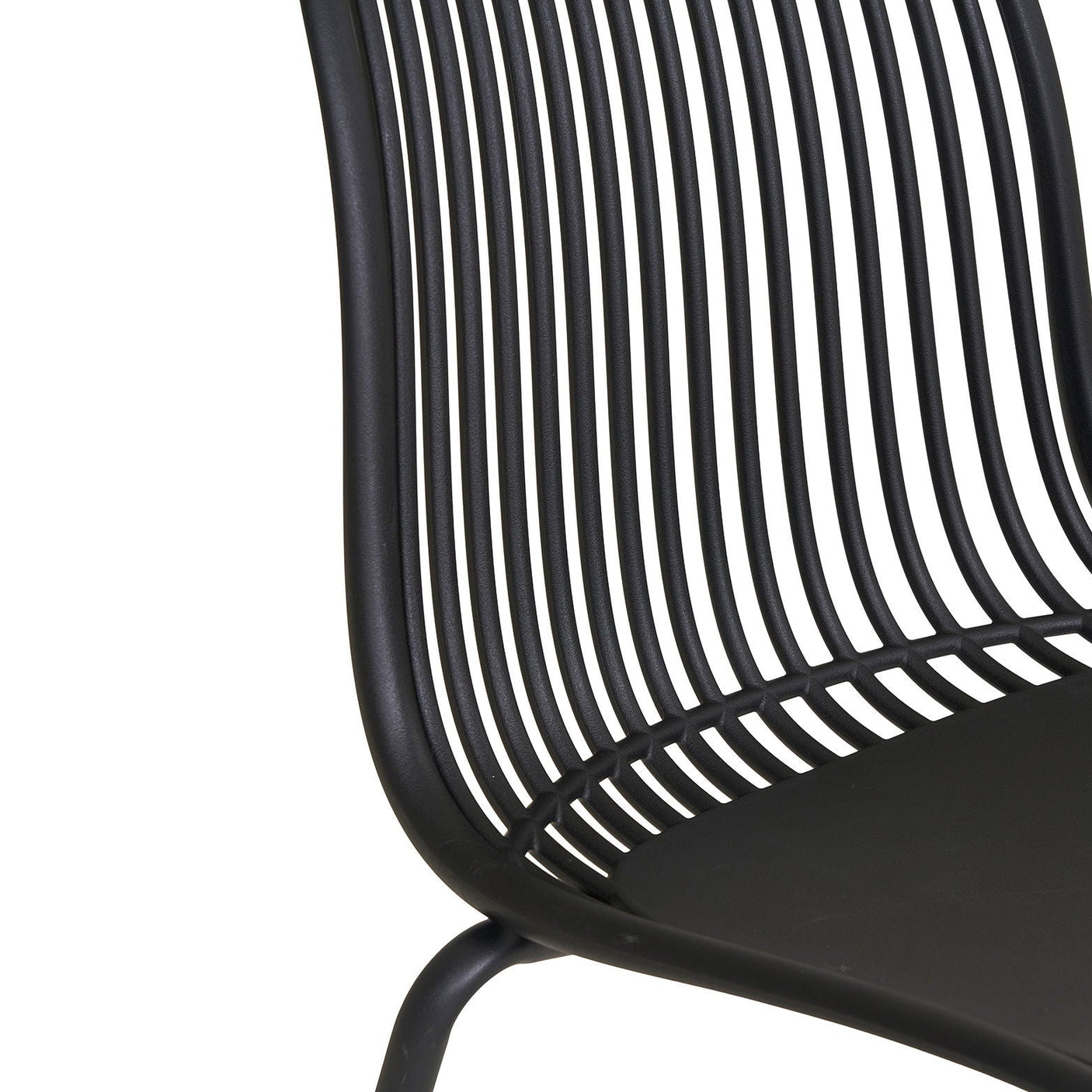 Stabelbar sort spisestol til terrasse med åpen rygg