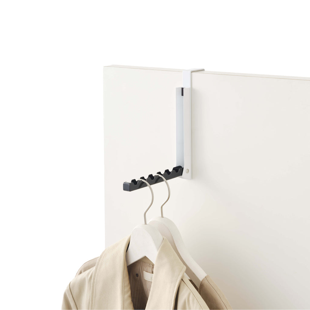 Stilren klesopphenger som gir mer organisert oppbevaring.