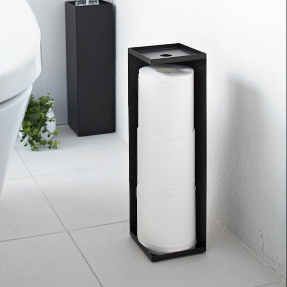 Smal og plassbesparende toalettoppbevaring.