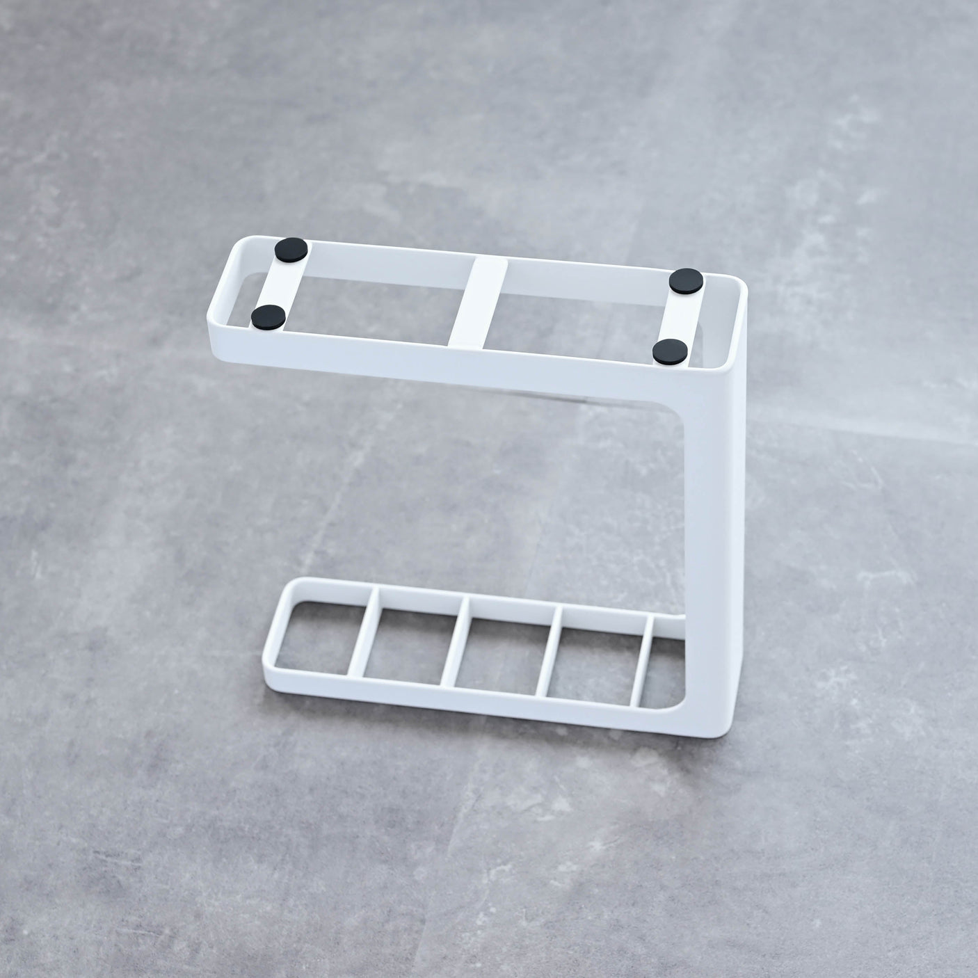 Hvit paraplyholder i minimalistisk design – plassbesparende løsning til gangen