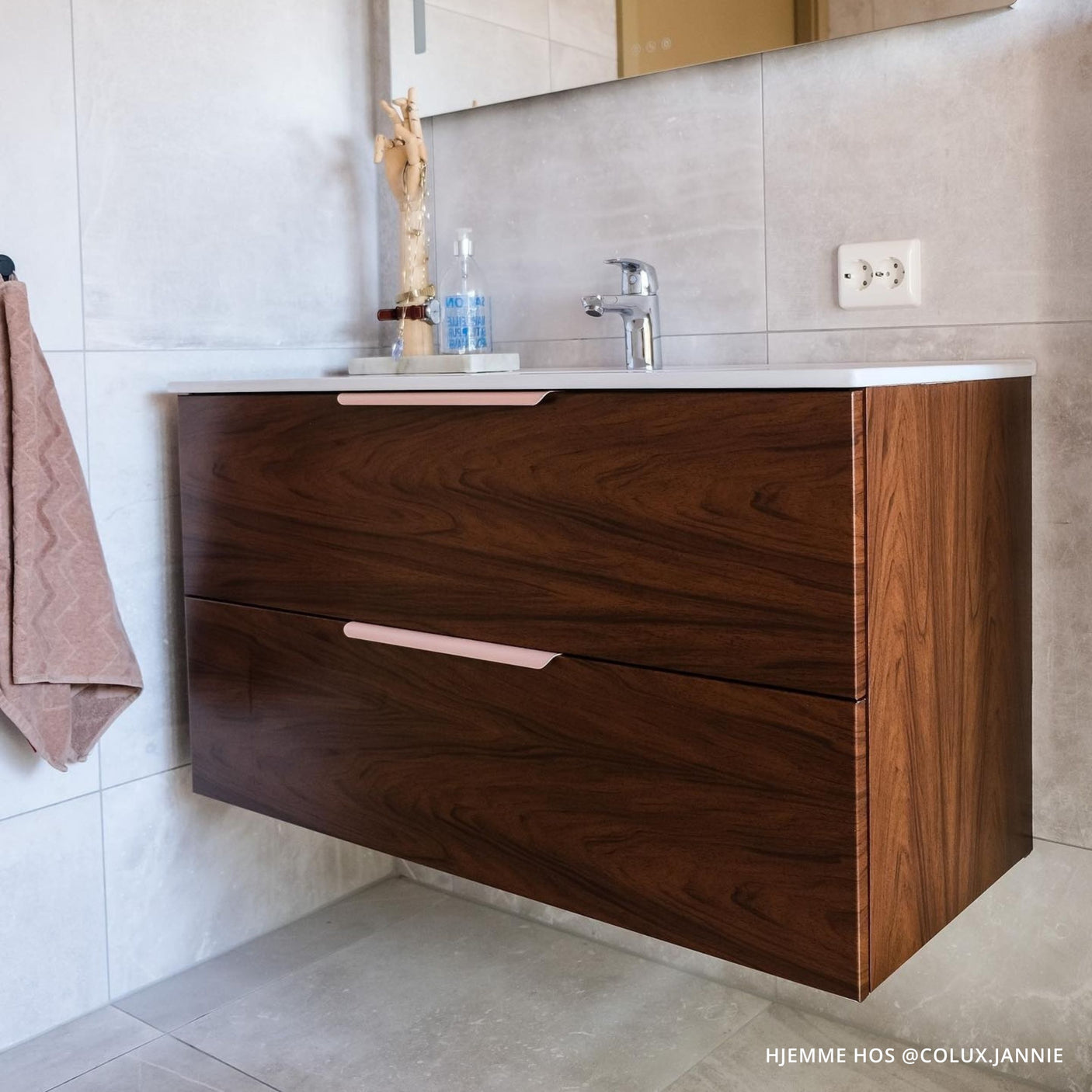 Selvklebende valnøtt trefolie – enkel montering på glatte flater