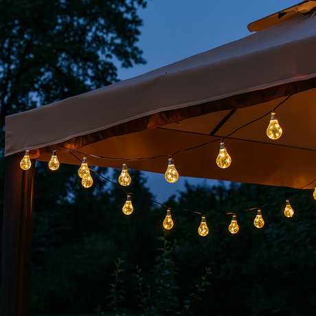 Dekorativ lyslenke med LED-pærer – utendørs belysning til hage, terrasse og uteplass.