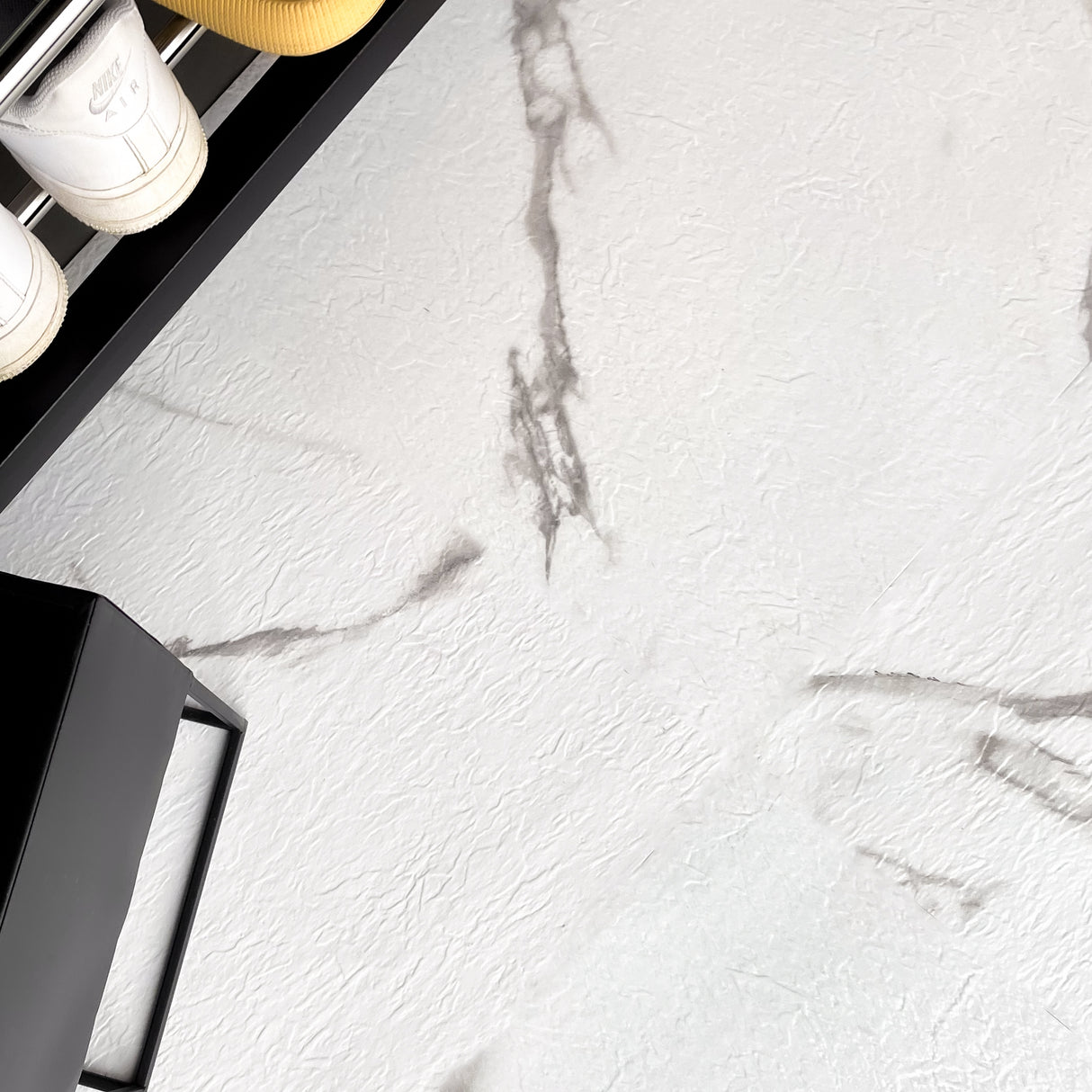 Vareprøve: Marmor hvit selvklebende gulvfliser