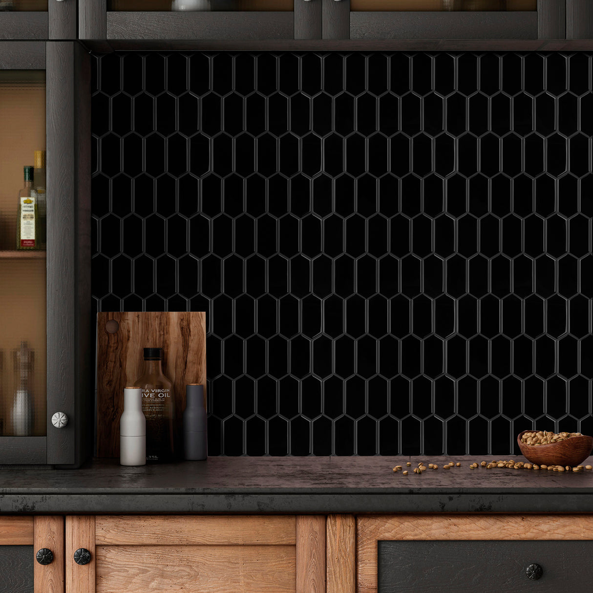 Den fleksible utformingen gjør monteringen enkel på ulike underlag.