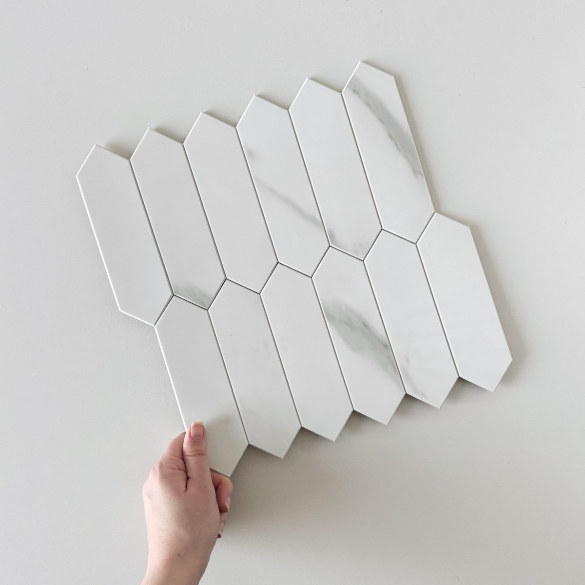 Vareprøve: Caia lang hexagon selvklebende veggfliser - Lindas Dekor