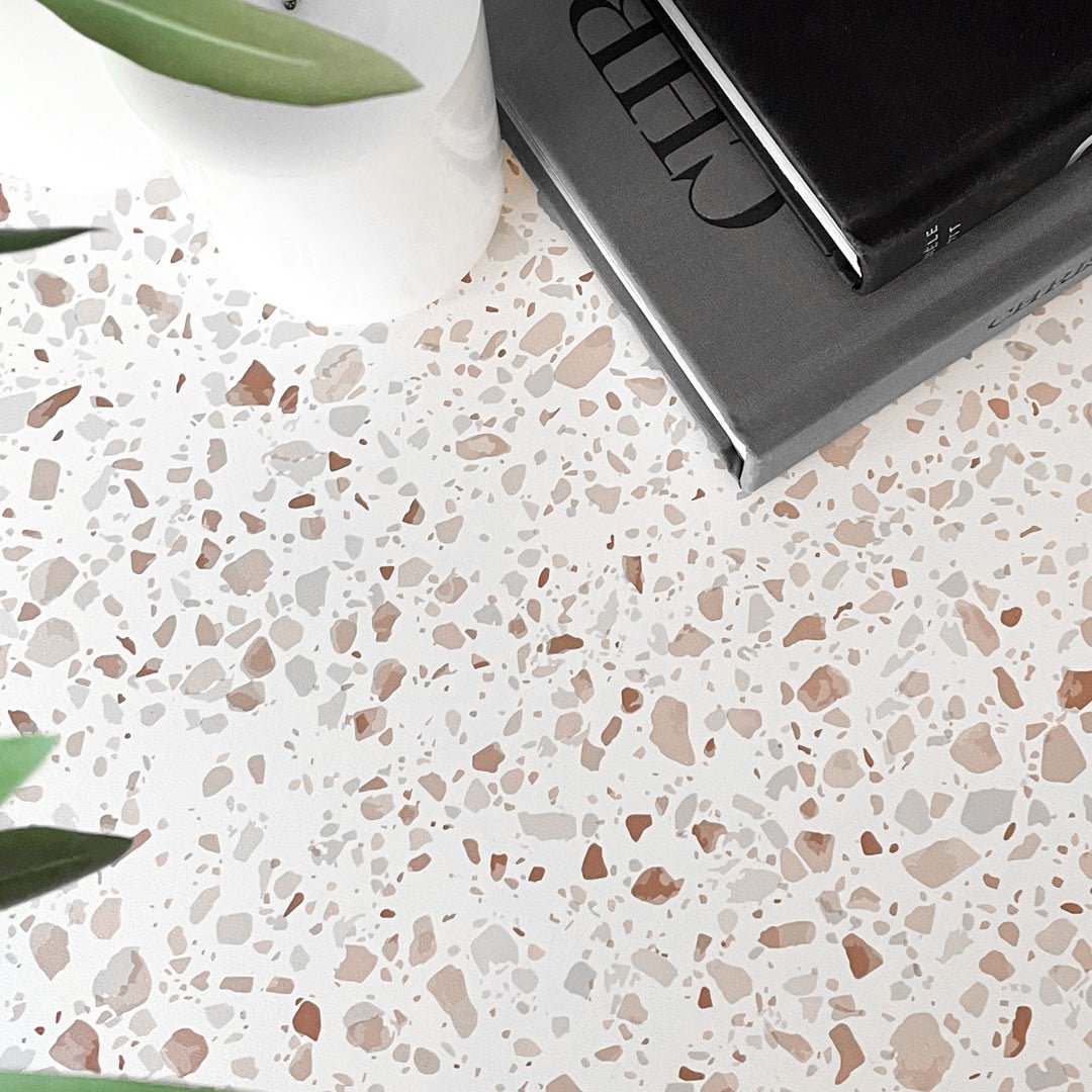 Vareprøve: Premium Terrazzo kontaktplast - Lindas Dekor
