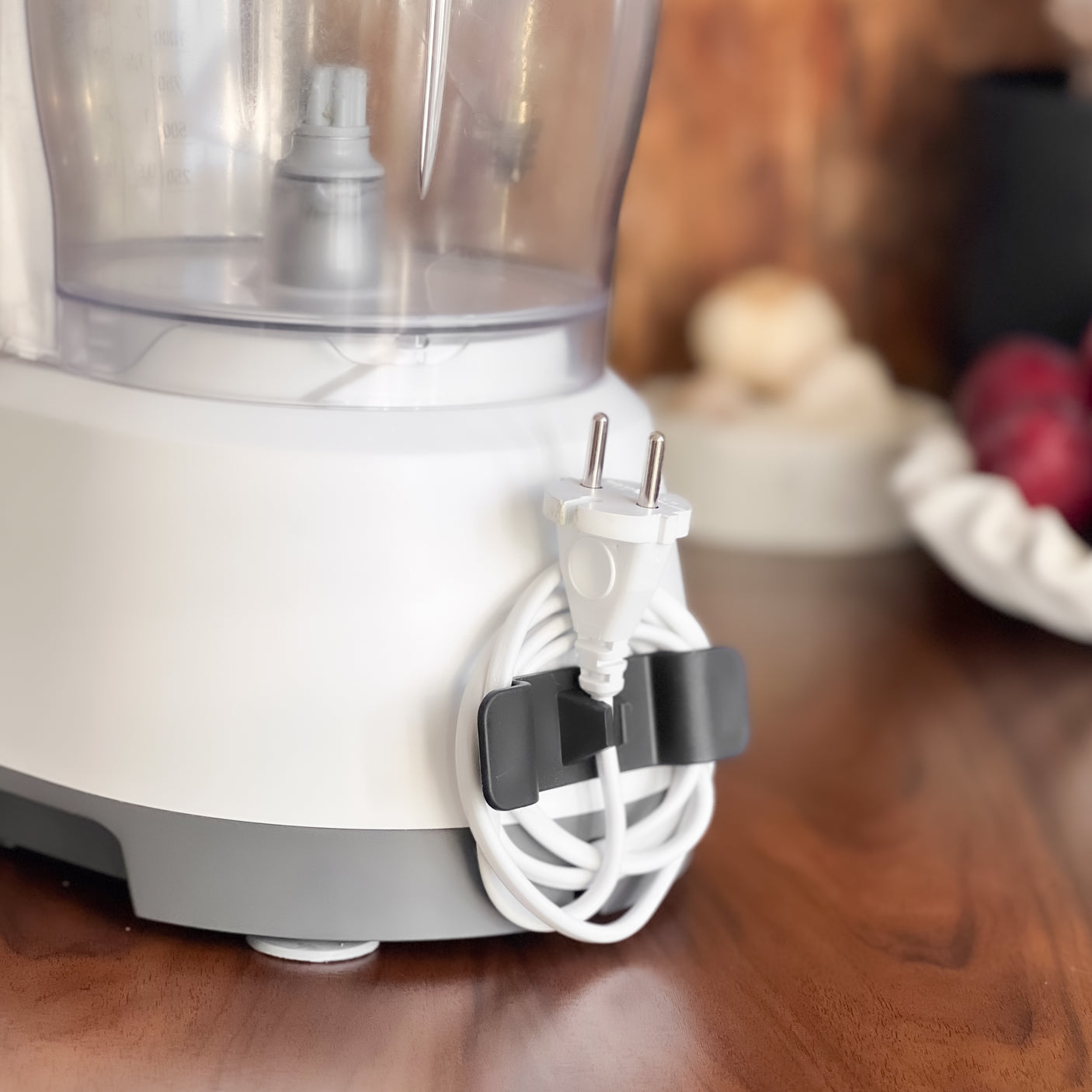 Selvklebende Ledningsholder til kjøkken