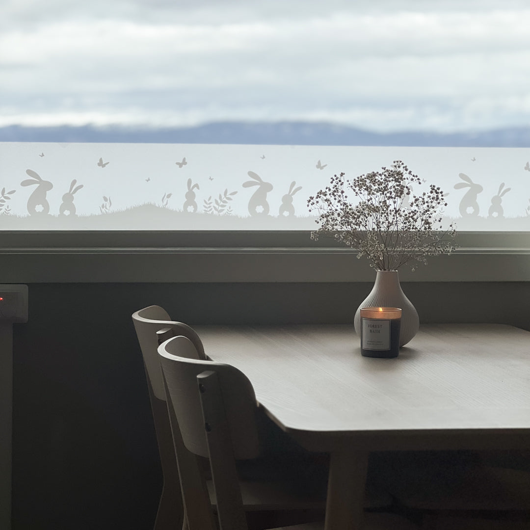 Statisk selvklebende folie gir lysinnslipp samtidig som den skjermer for innsyn.