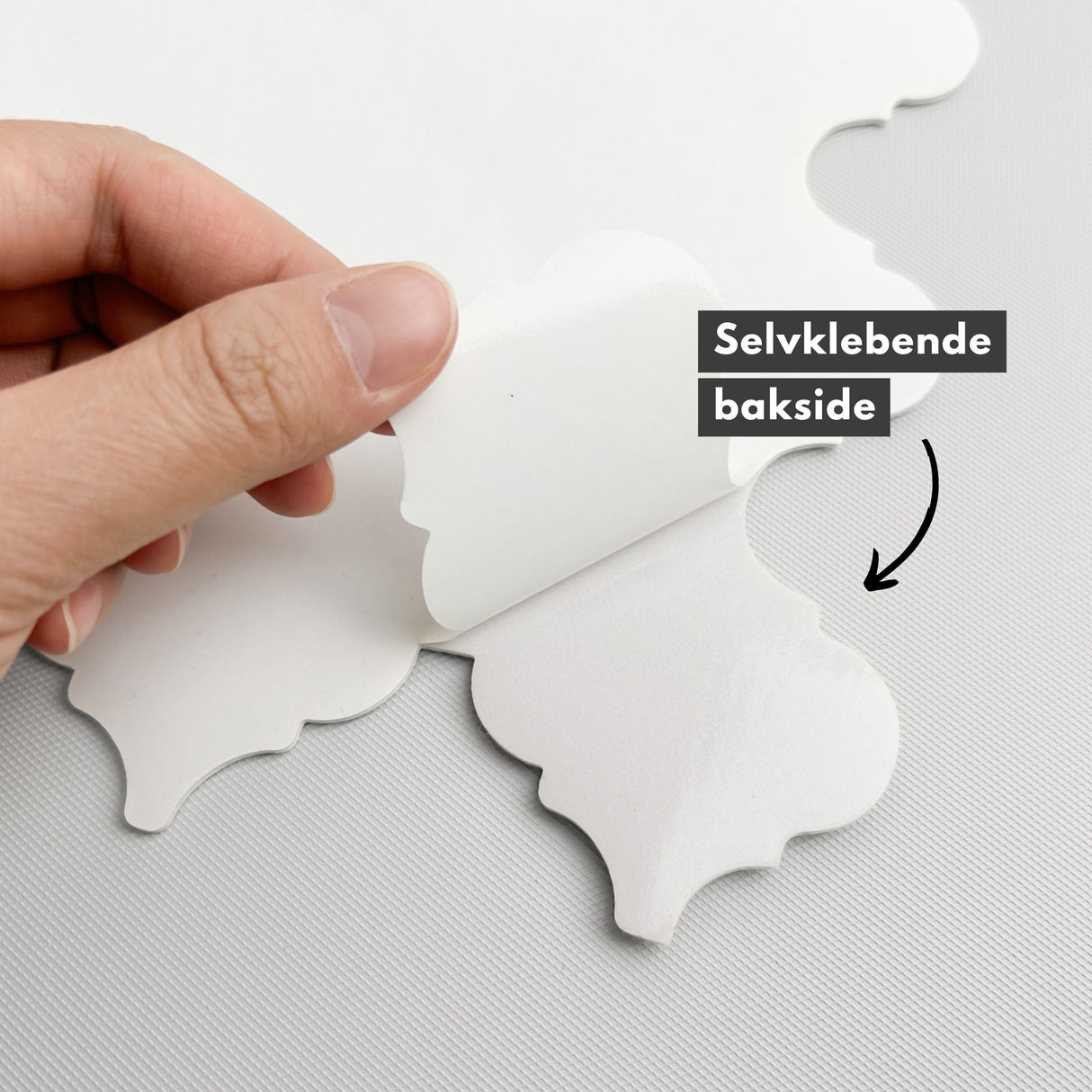 Grønn selvklebende veggflis med enkel rengjøring og vannavvisende overflate.