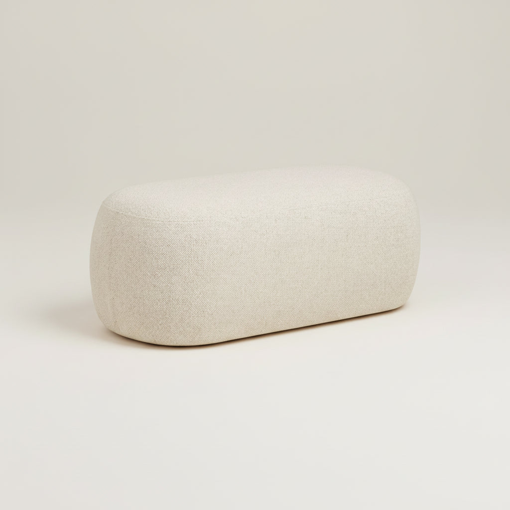 Blossomville Bench sandfarget benk i myk bouclé med avrundede former – stilfullt og komfortabelt sittemøbel til gang, soverom eller stue.