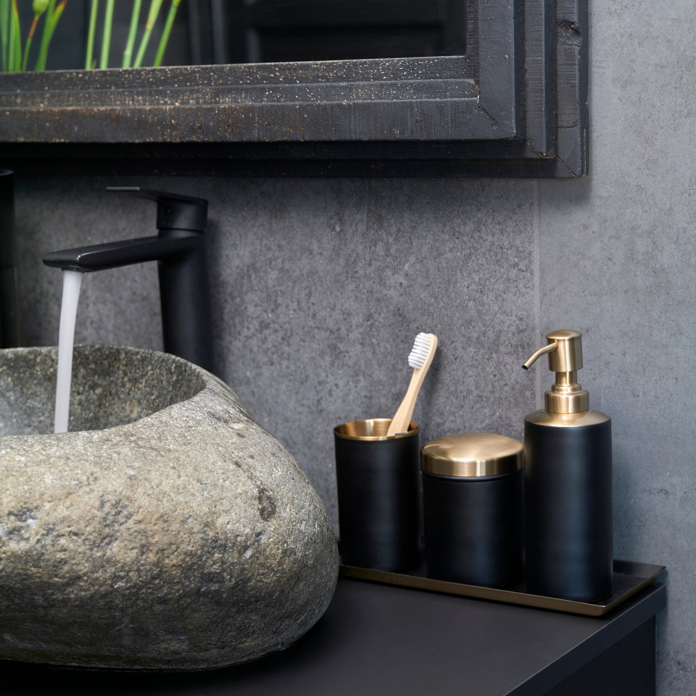 Gio tannbørsteholder fra Halvor Bakke baderomsserie