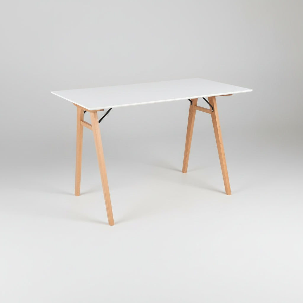 Kvadratisk produktbilde av Vojens skrivebord hvit med naturben