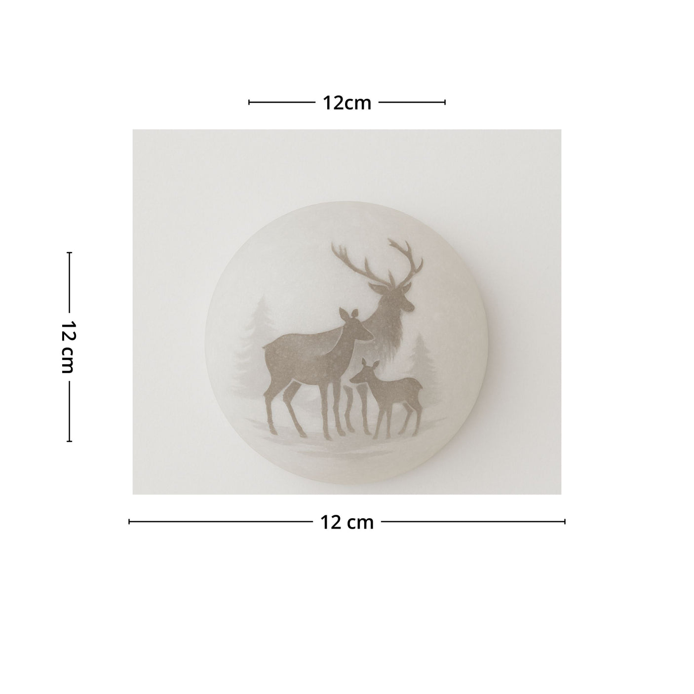Lyslykt LED hjort brukt som interiørdekorasjon på stuebord – stemningsfull vinterpynt.