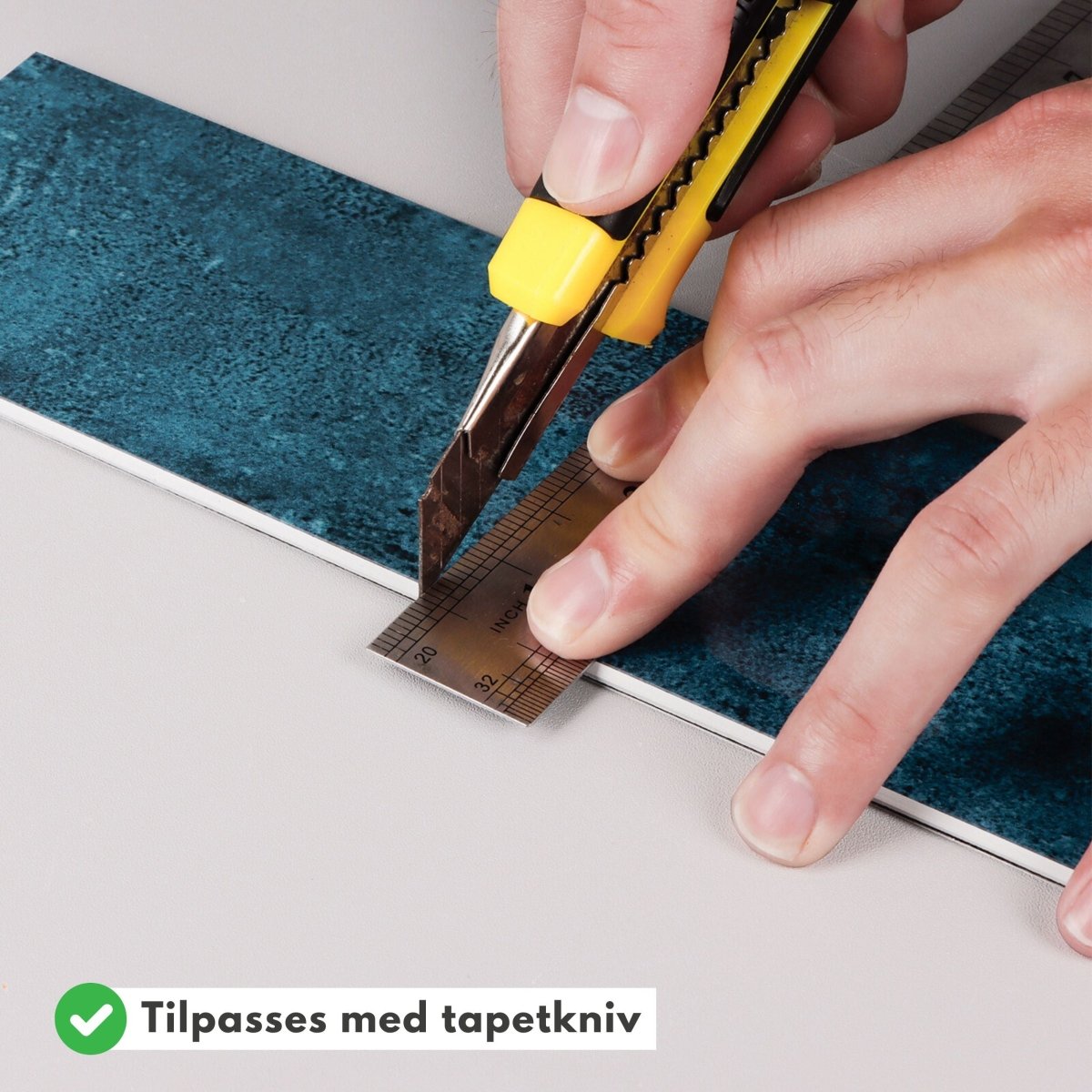 Vareprøve: Louise gloss blå selvklebende veggflis - Lindas Dekor